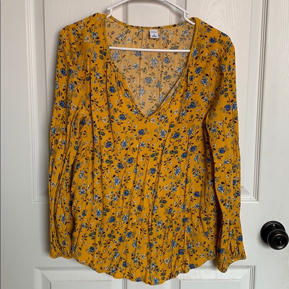 Old Navy Tops - Old Navy blouse